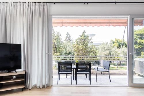Breezy 2BR Apartment by Marina Flisvos by UPSTREET