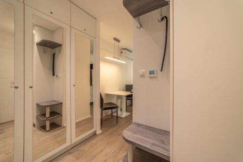 a hallway with a mirror and a bench in a room at AR Rezidencia Fibichova in Košice