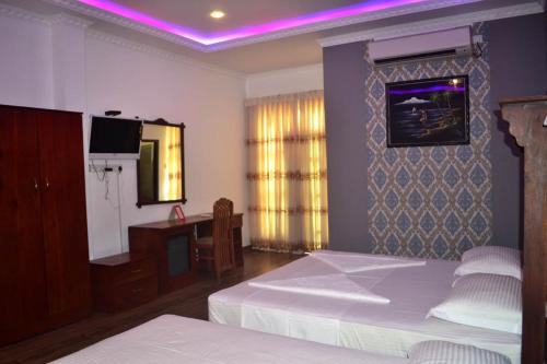 Телевизор и/или развлекательный центр в Chandiv Hotel
