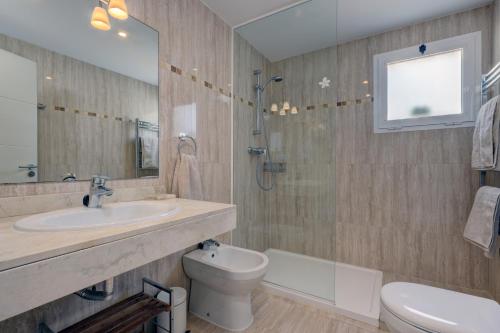 Koupelna v ubytování Penthouse apartment in Alcaidesa
