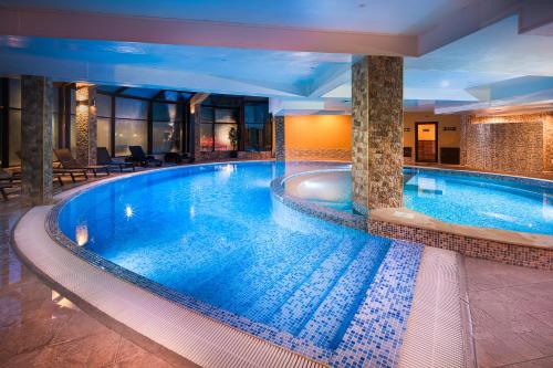 Kolam renang di atau dekat dengan Alfaresort Palace Chiflika