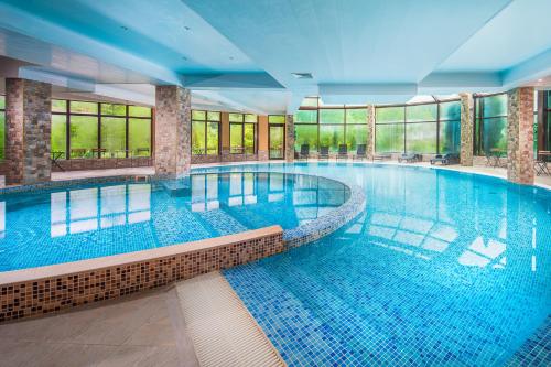 Kolam renang di atau dekat dengan Alfaresort Palace Chiflika