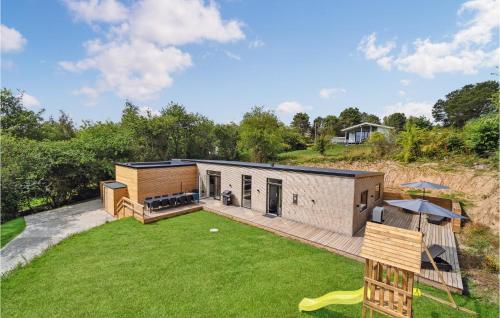 Κήπος έξω από το Amazing Home In Ebeltoft With Wifi