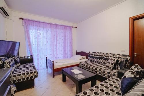 O zonă de relaxare la Edlira Apartment