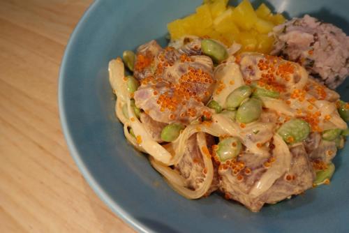 a blue plate of food with meat and peas at ALOHADAYS Nishijin Guesthouse in Kyoto