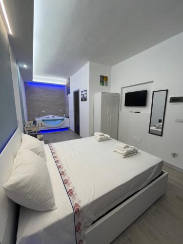 Ein Bett oder Betten in einem Zimmer der Unterkunft Blue Suite