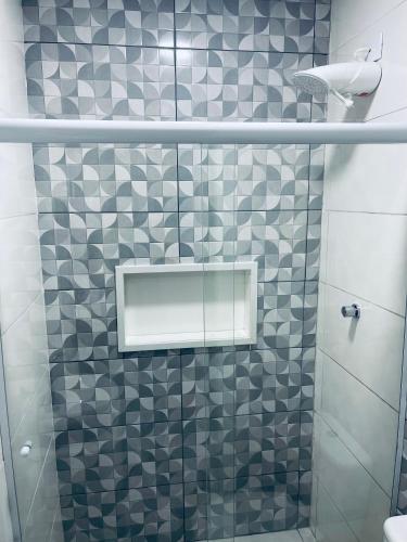 a bathroom with a shower with a glass door at Hotel Rio Branco - Melhor Opção Perto da 25 de Março, Santa Ifigênia e Metrô República in São Paulo