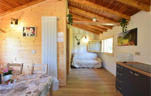 een slaapkamer in een houten huis met een tafel en een bed bij Beautiful Home In Capovalle With Wifi in Capovalle