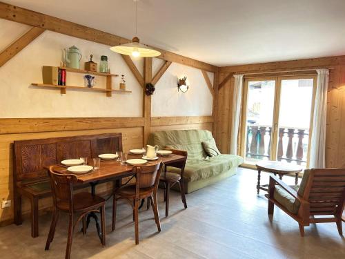 Les Gets: Appartement central 2 ch, balcon, au pied des pistes - FR-1-623-132