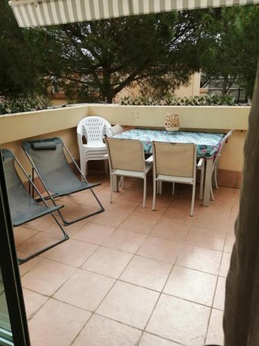 JOLIE APPARTEMENT A LOUER DANS LA PINEDE A 5MN A PIED DE LA PLAGE