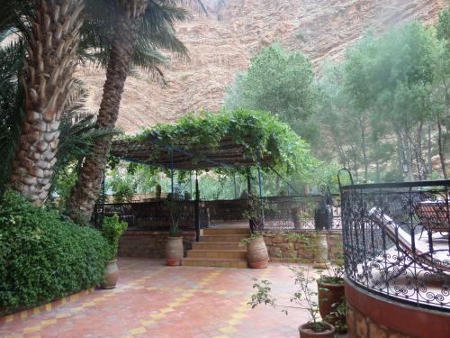 Κήπος έξω από το Kasbah Restaurant Amazir