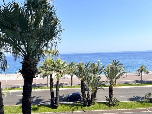 Promenade-des-anglais-front-sea