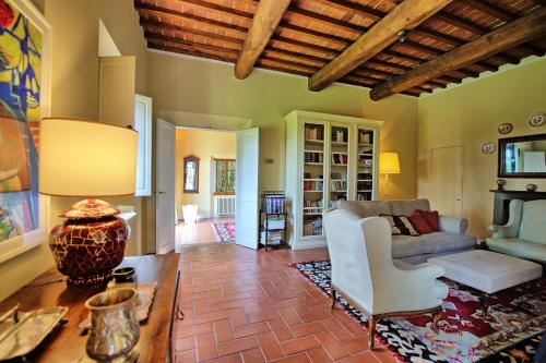 Villa Marliana by PosarelliVillas