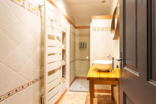 Koupelna v ubytování Le Gîte du Carmel
