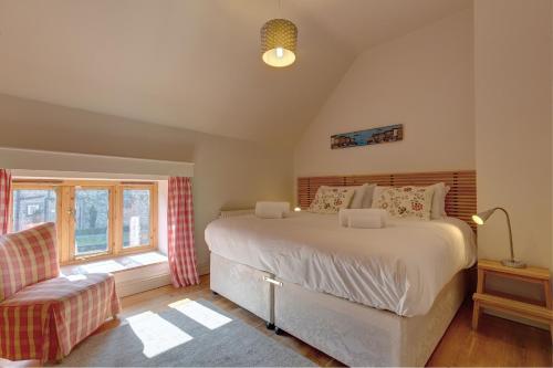 Postel nebo postele na pokoji v ubytování Work Shop, Rookery Farm