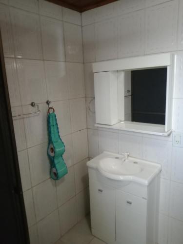 a small bathroom with a sink and a mirror at Los Olivos in Puerto Iguazú