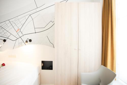 a room with a map on the wall at Alfa Inn in Blankenberge