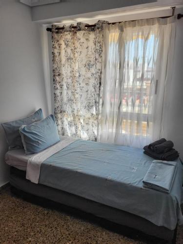 a bed in a bedroom with a window at carrer de la pau port de sagunto in Valencia