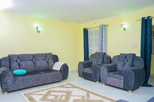 אזור ישיבה ב-Entire Fully furnished Villas in Kisii