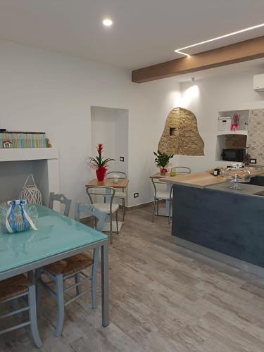 a room with tables and a kitchen and a counter at B&B Borgo Sabelli - Costa dei Trabocchi in Casalbordino