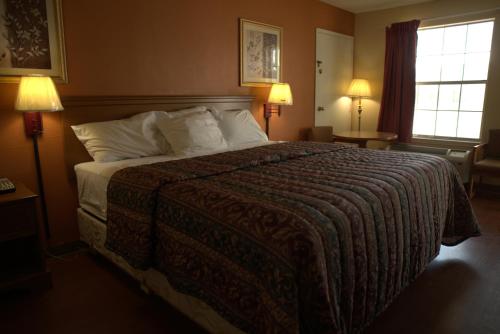 Llit o llits en una habitació de Key West Inn - Chatsworth