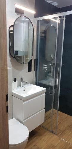 Ett badrum på Słoneczny apartament