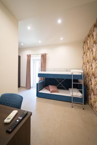 Ένα ή περισσότερα κρεβάτια σε δωμάτιο στο NUMISIA Guest House
