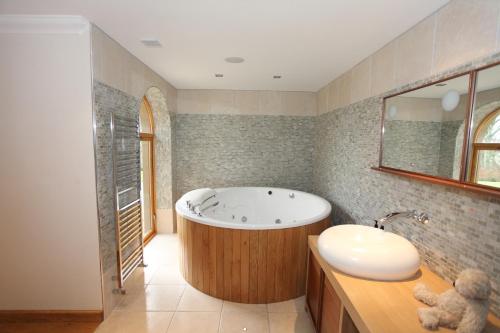 Ванна кімната в Craig Alvah Lodge
