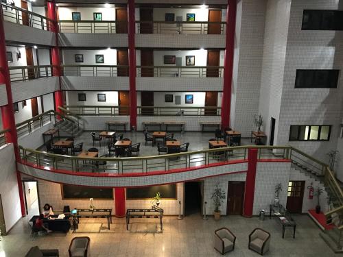 an overhead view of a building with tables and chairs at Taiwan Hotel in Ribeirão Preto