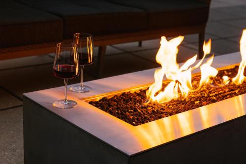 two glasses of wine next to a fire pit at Sonder at Village 21 in Nashville