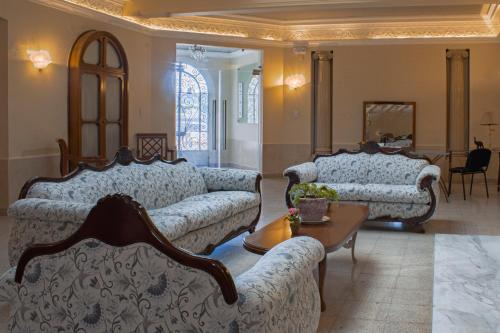 a living room with two couches and a table at Hotel Gran Domo in León