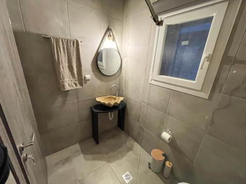 Ένα μπάνιο στο Petra Nova Suites