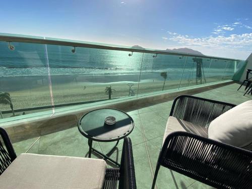 a balcony with a view of the beach and the ocean at Departamento en renta en The One Mazatlan in Mazatlán