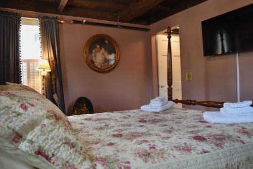 a bedroom with a bed with towels on it at Silsbee's by Daniels House in Salem