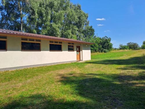 Jardín al aire libre en Autokemp Komorník Kunžak