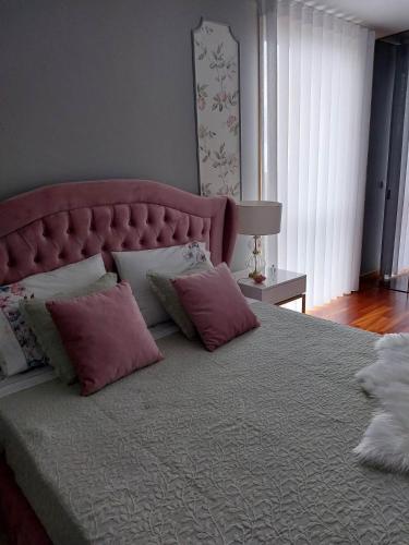 Un pat sau paturi într-o cameră la Appartement en face de la mer