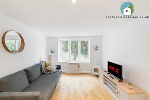 a living room with a couch and a tv at Central Apt-2Bed 2Bath-AC unit-By FabAccommodation in Bristol