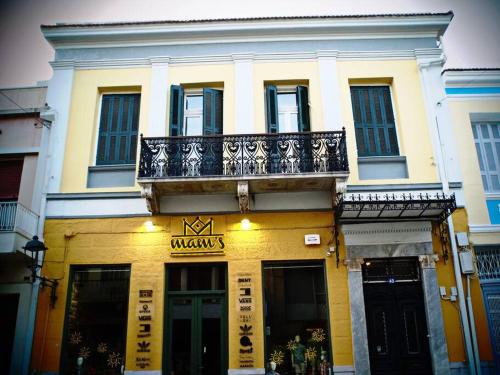 a building with a balcony on top of it at Αρχοντικό Κάββουρα 1890 in Nafpaktos