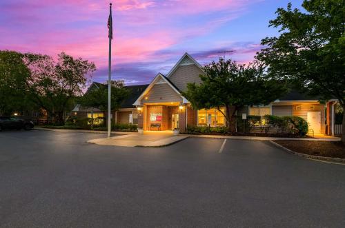 a house with a flag in a parking lot at Sonesta ES Suites Parsippany Morris Plains in Parsippany