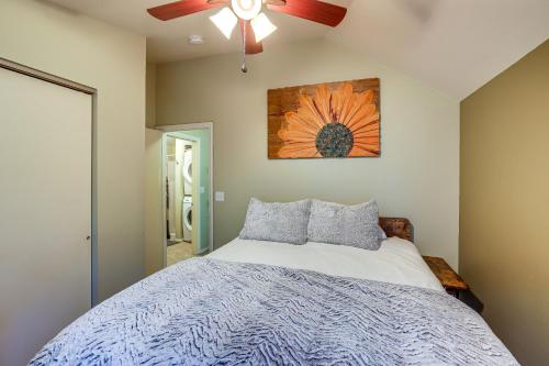 1 dormitorio con 1 cama y ventilador de techo en Pet-Friendly Forest Falls Vacation Rental!, en Forest Falls