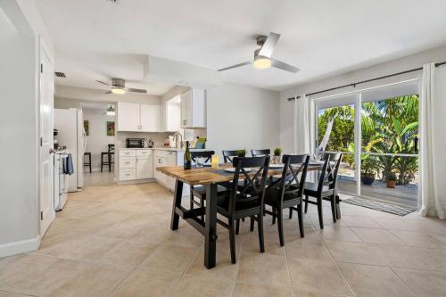 Gallery image of Boaters Bayshore Bungalow in Naples