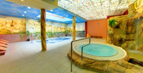 Bazén v ubytování Gran Hotel Spa Parque de Cazorla nebo v jeho okolí
