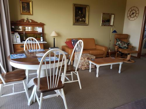 a living room with a table and chairs and a couch at Cornwall Cottage in Cambridge
