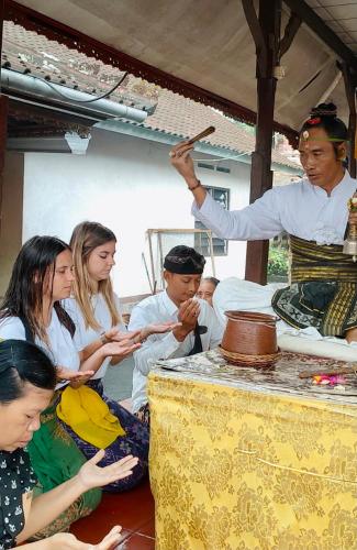 Tetamu yang menginap di Kubu Bakas Guest House