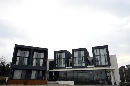 a black and white building with black windows at Jeju Claire de lune in Jeju