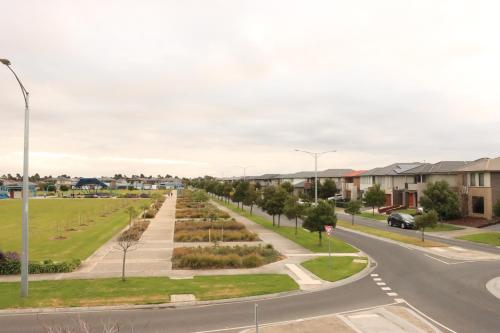 an empty street in a suburb with houses at Melbourne holiday house for 15 peoples in Sanctuary Lake in Point Cook