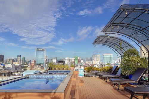 a swimming pool on top of a building at Ohana Phnom Penh Palace Hotel in Phnom Penh