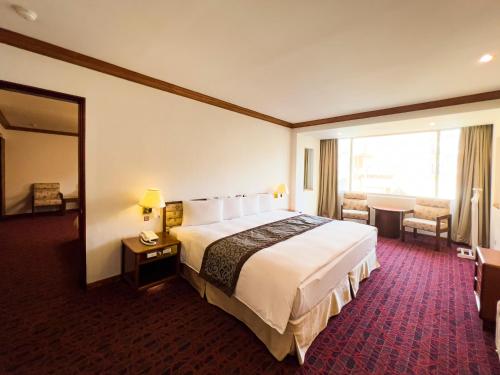 Postel nebo postele na pokoji v ubytování Hotel Tainan