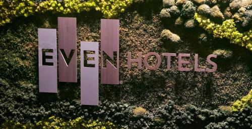 Un certificado, premio, letrero u otro documento en EVEN Hotels Denver Tech Center-Englewood by IHG