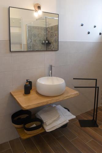 a bathroom with a sink and a mirror at B&B La casa di Anna in Bucchianico